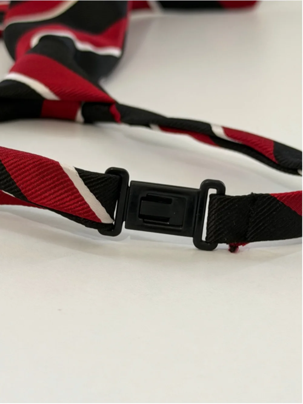 The Children’s Place Boys Clip-On Tie Size 4-7 – Red Black White Striped